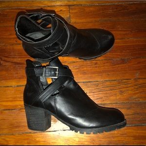 👢Cutout Ankle Boots